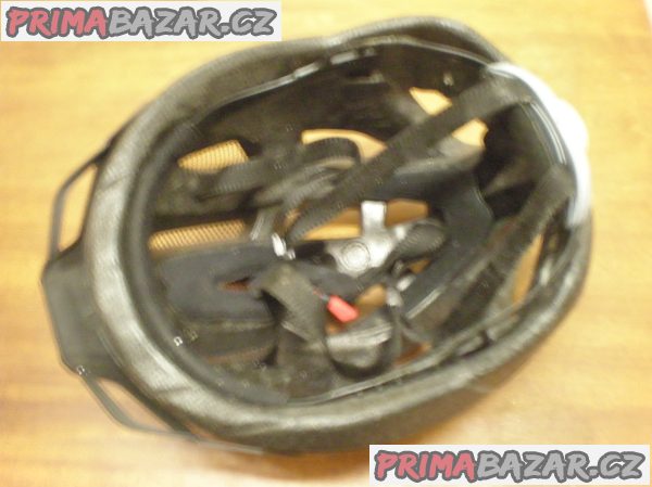 CYKLISTICKÁ PŘILBA