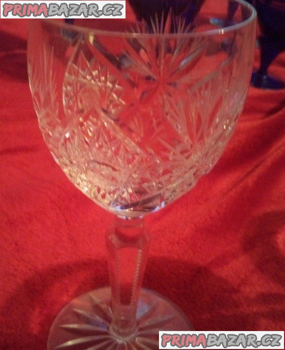 Prodám sadu broušených sklenic Prodám sadu broušených sklenic