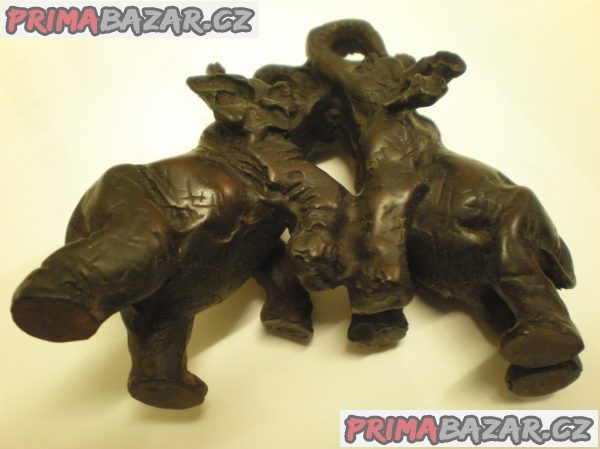 FIGURKA DVOU SLONŮ