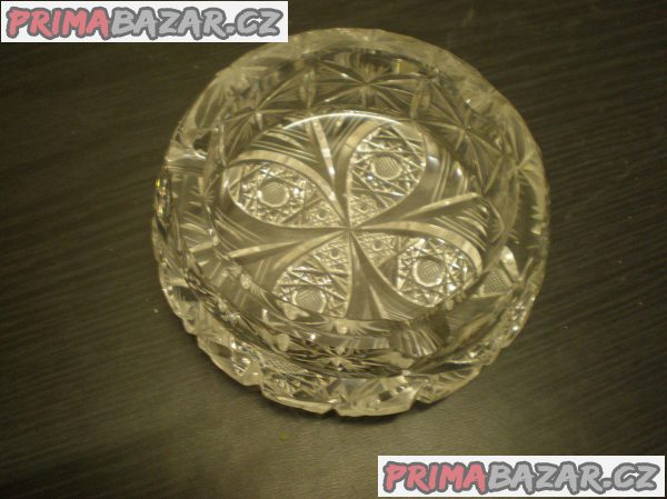 BROUŠENÝ POPELNÍK