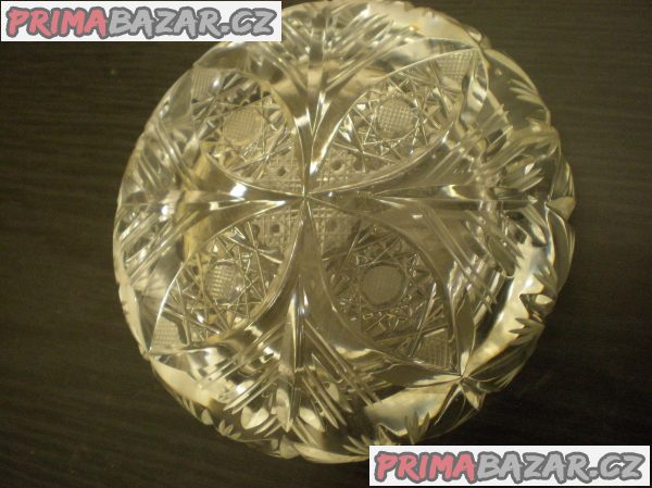 BROUŠENÝ POPELNÍK