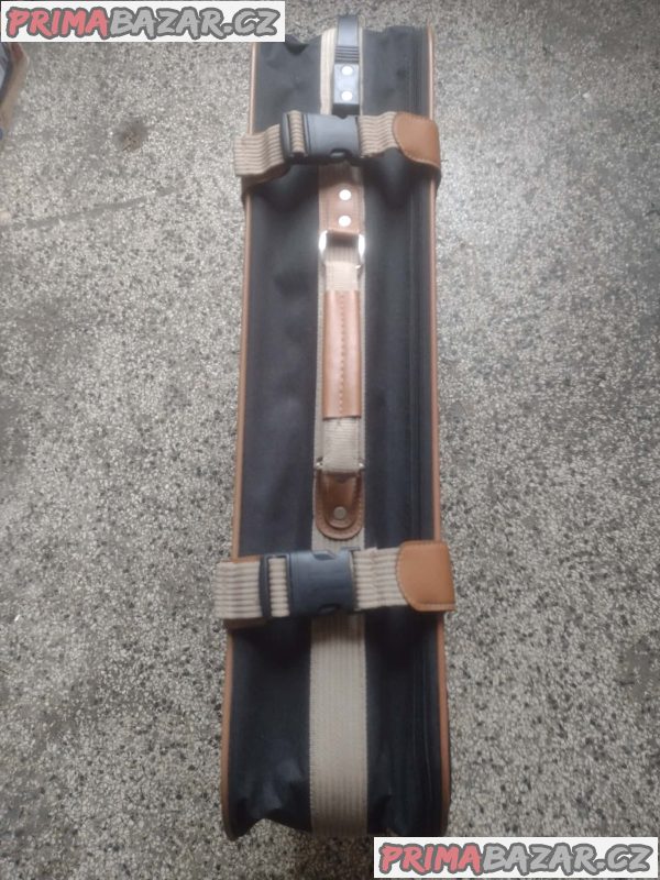 Velký cestovní kufr