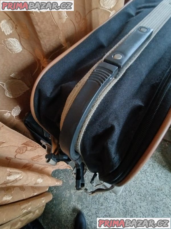 Velký cestovní kufr