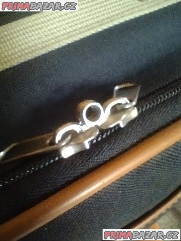 Velký cestovní kufr