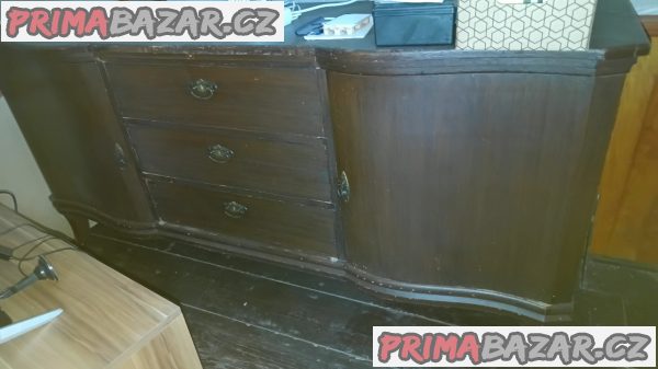 Nábytek za odvoz a čokoládu