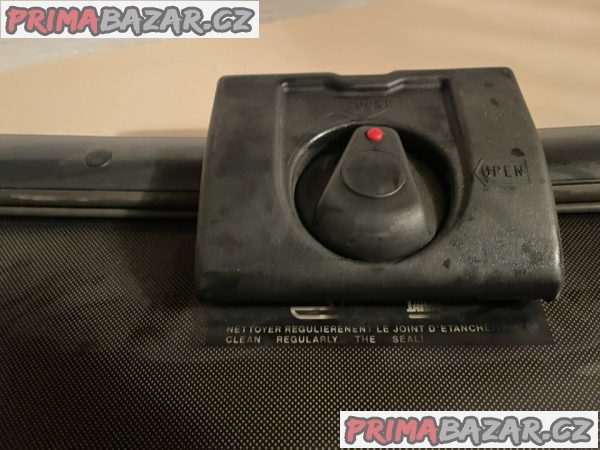 Střešní okno výklopné s pojistkou