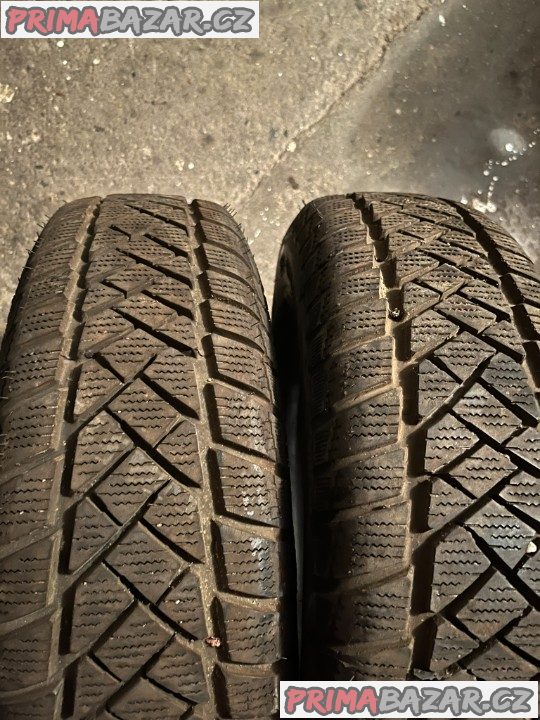 Dvě zimní pneu DUNLOP 165/70/R13