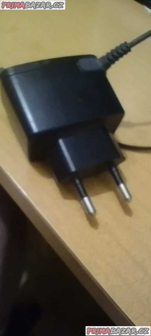 Nabíječka mobilního telefonu NOKIA