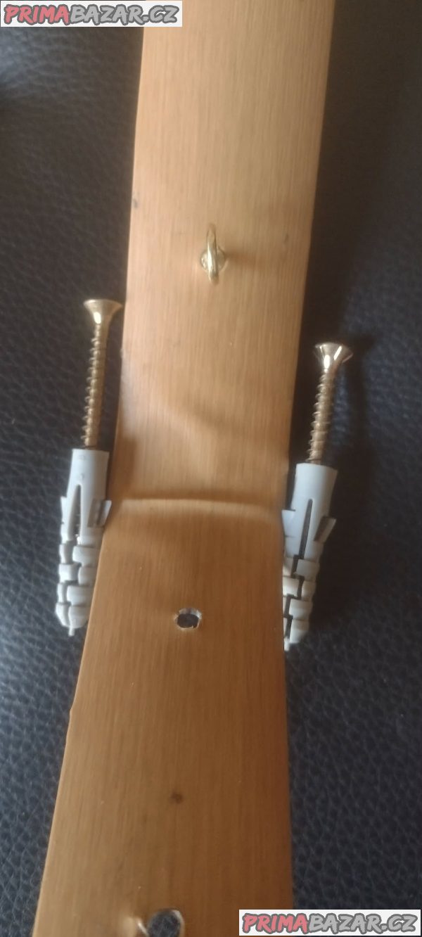 Držák na motopřilbu