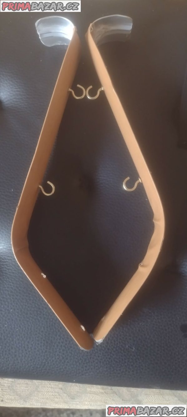 Držák na motopřilbu