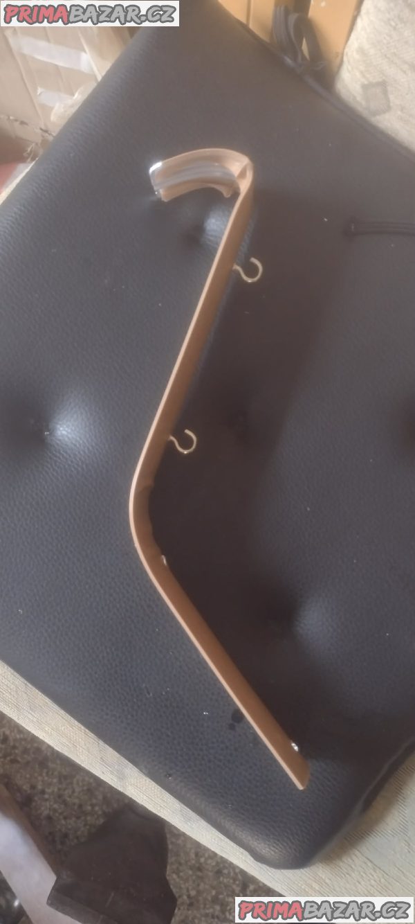 Držák na motopřilbu