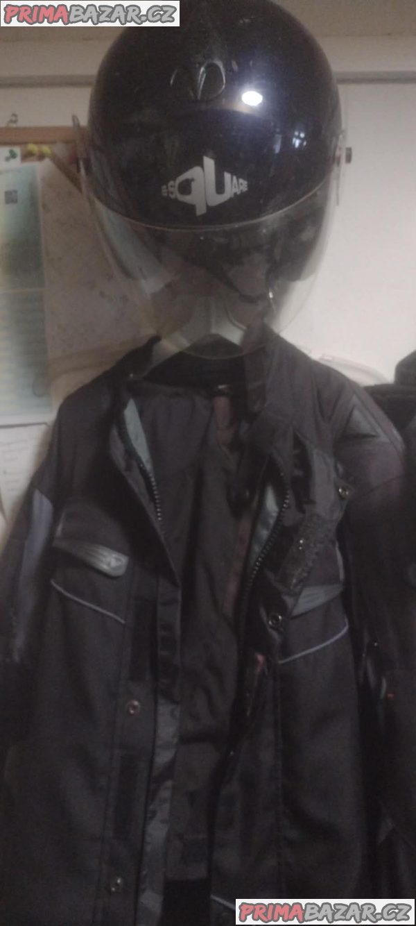 Držák na motopřilbu