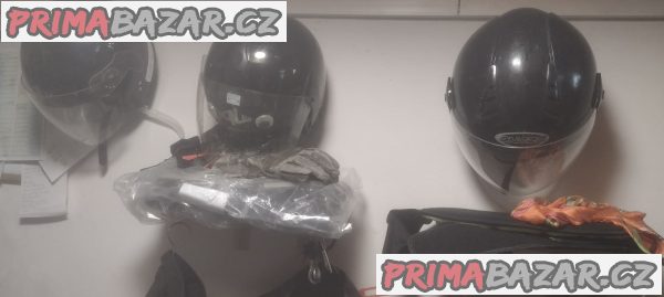 Držák na motopřilbu