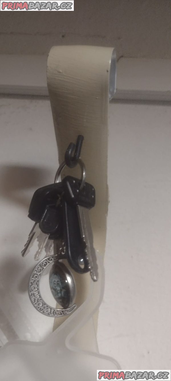 Držák na motopřilbu