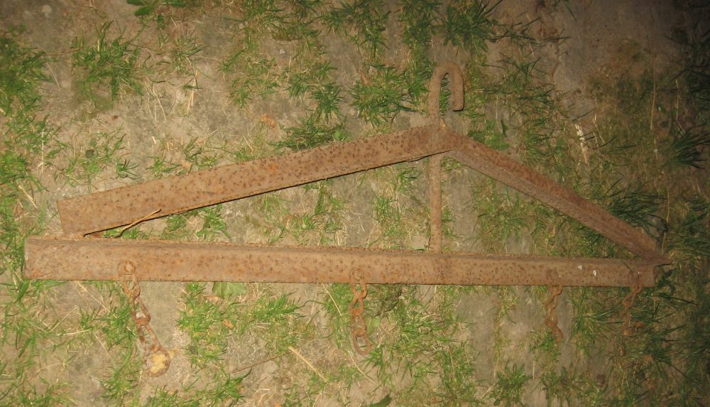 brána, hrobkovač, závěs, rám na brány,sekery