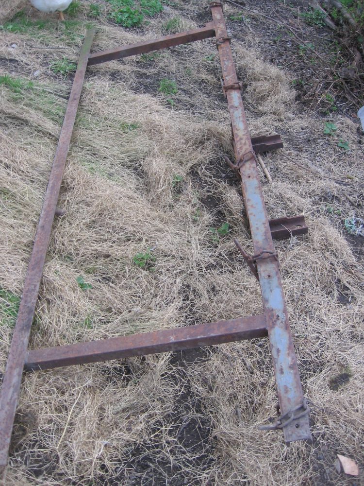 brána, hrobkovač, závěs, rám na brány,sekery