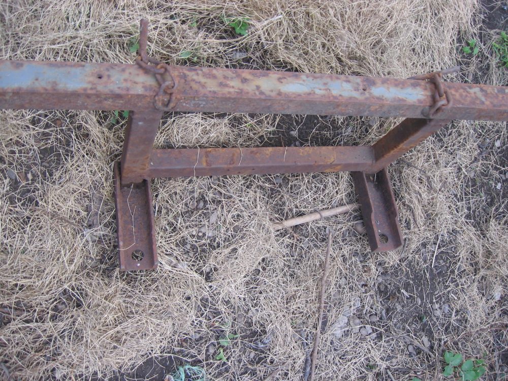 brána, hrobkovač, závěs, rám na brány,sekery