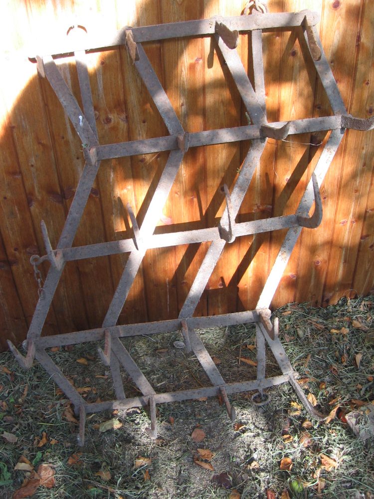 brána, hrobkovač, závěs, rám na brány,sekery