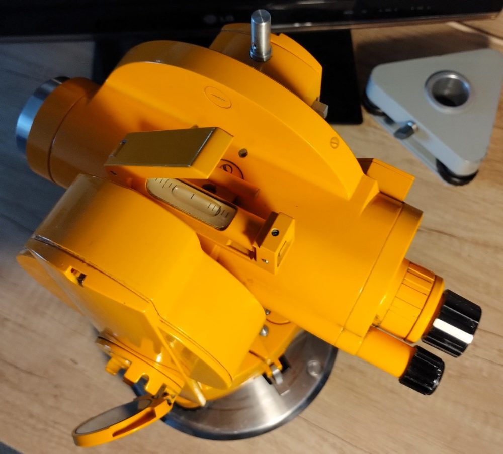 Autoredukční diagramový Tachymetr – Theodolit Dahlta 010А, Carl Zeiss Autoredukční diagramový Tachymetr – Theodolit Dahlta 010А, Carl Zeiss