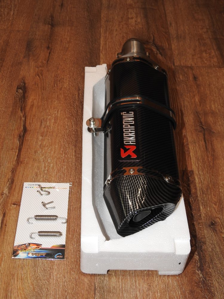 Laděný výfuk Akrapovič carbon velký Nový Laděný výfuk Akrapovič carbon velký Nový