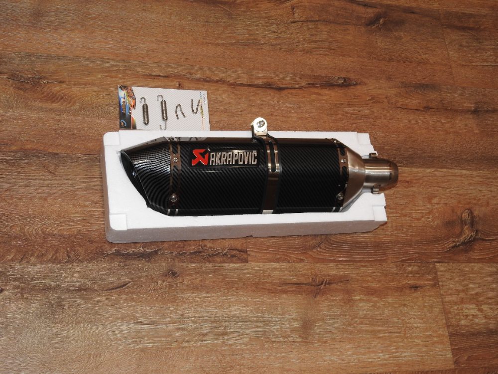 Laděný výfuk Akrapovič carbon velký Nový Laděný výfuk Akrapovič carbon velký Nový