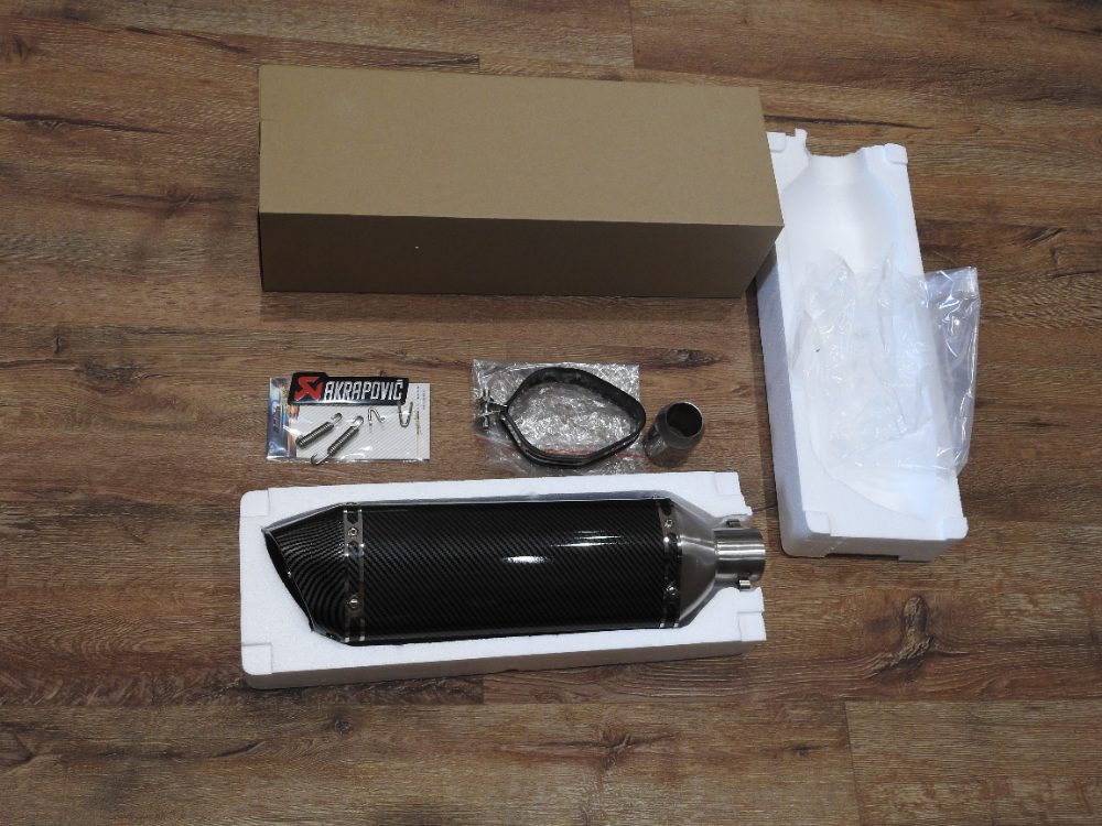 Laděný výfuk Akrapovič carbon velký Nový Laděný výfuk Akrapovič carbon velký Nový