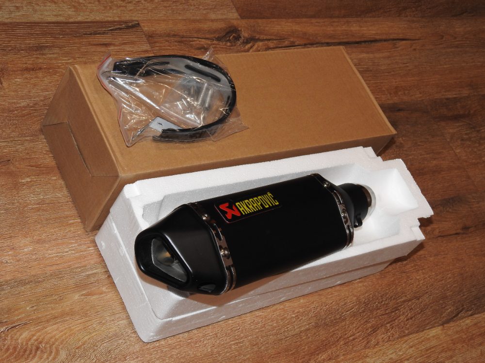 Laděný výfuk Akrapovič černý mat Nový Laděný výfuk Akrapovič černý mat Nový