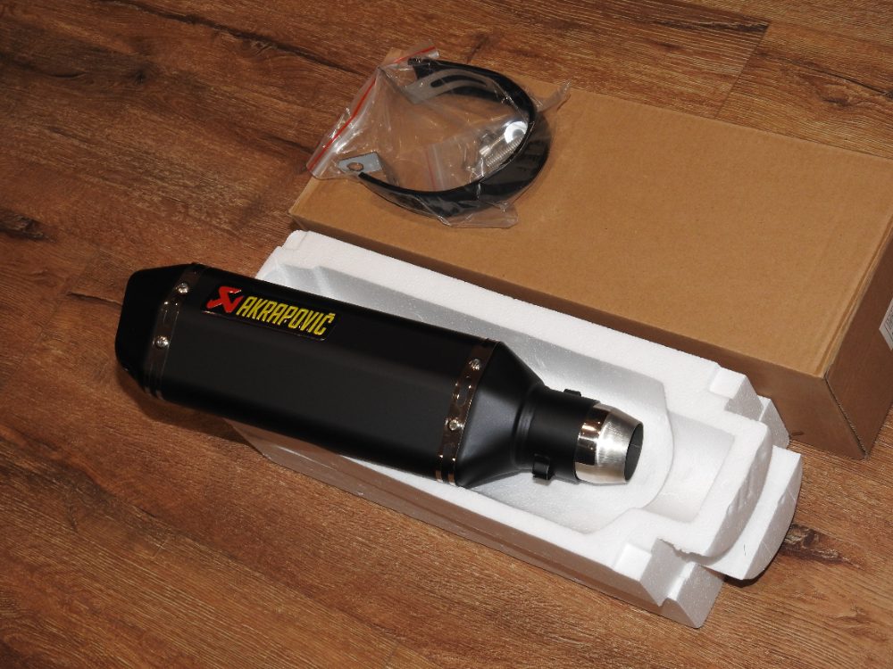 Laděný výfuk Akrapovič černý mat Nový Laděný výfuk Akrapovič černý mat Nový