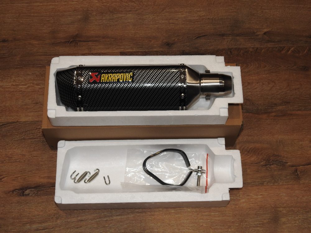 Laděný výfuk Akrapovič carbon Nový