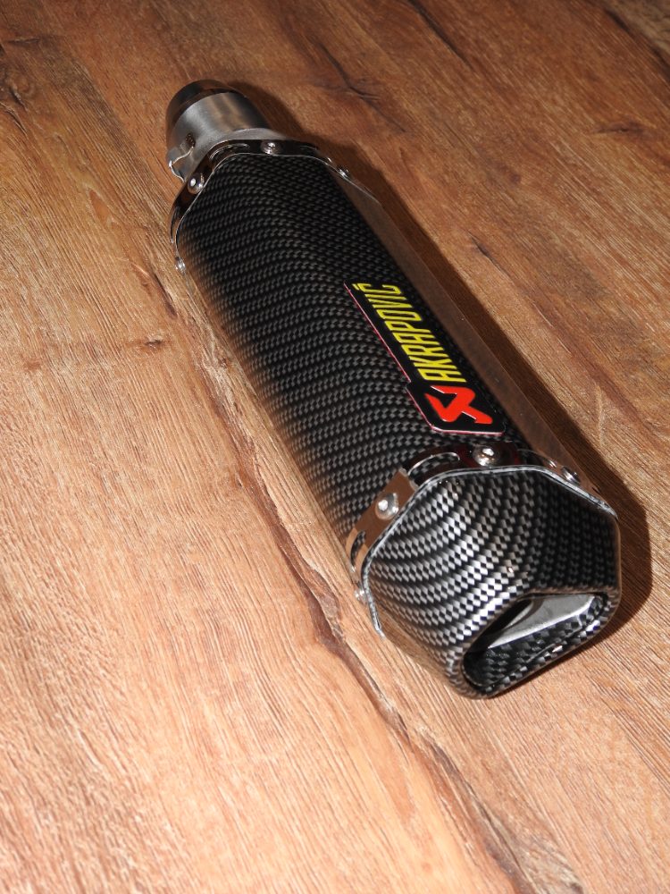 Laděný výfuk Akrapovič carbon Nový Laděný výfuk Akrapovič carbon Nový