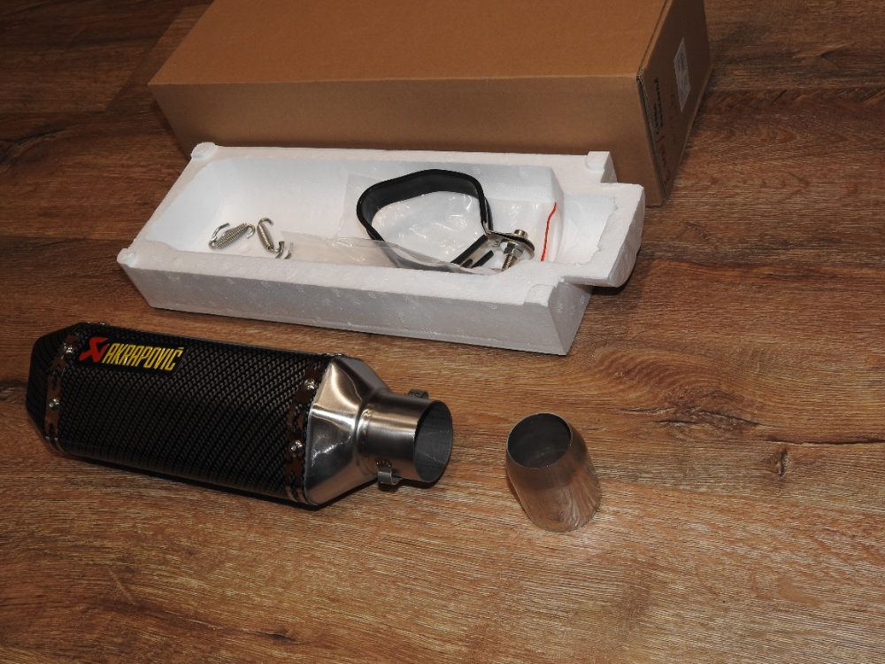 Laděný výfuk Akrapovič carbon Nový Laděný výfuk Akrapovič carbon Nový