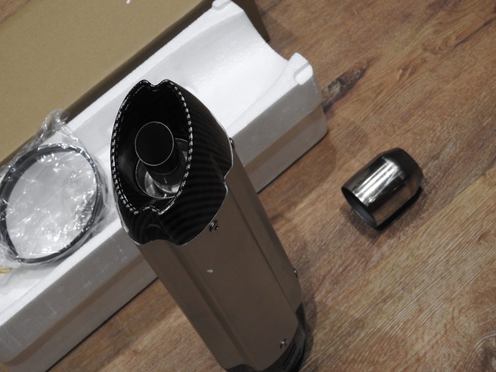 Laděný výfuk Mivv stříbrný/carbon Nový Laděný výfuk Mivv stříbrný/carbon Nový