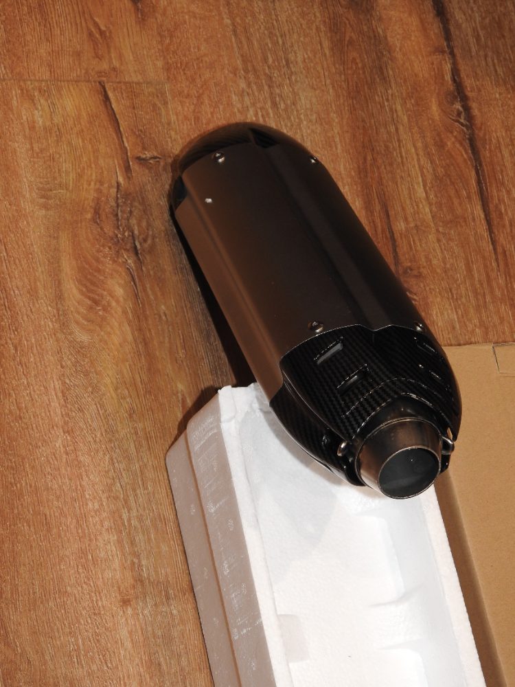 Laděný výfuk Mivv stříbrný/carbon Nový Laděný výfuk Mivv stříbrný/carbon Nový