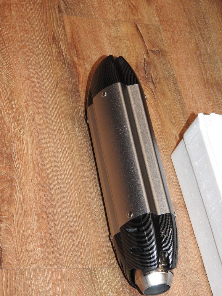 Laděný výfuk Mivv stříbrný/carbon Nový Laděný výfuk Mivv stříbrný/carbon Nový