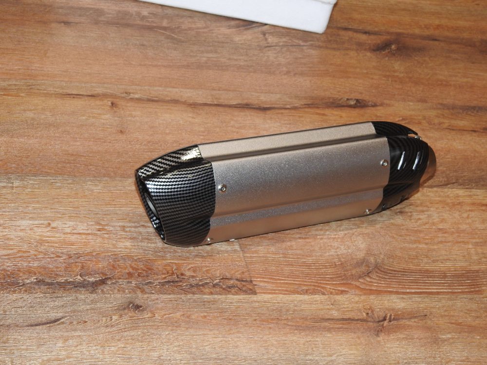 Laděný výfuk Mivv stříbrný/carbon Nový Laděný výfuk Mivv stříbrný/carbon Nový