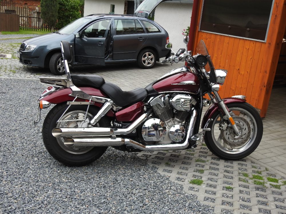 Honda Nové Nerezové Laděné Výfuky Thundering Eagle Honda Nové Nerezové Laděné Výfuky Thundering Eagle