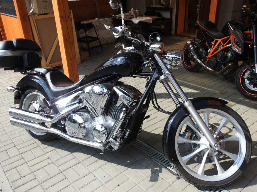 Honda Nové Nerezové Laděné Výfuky Thundering Eagle Honda Nové Nerezové Laděné Výfuky Thundering Eagle