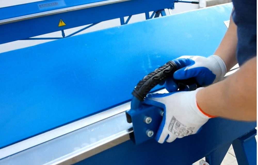 Ohýbačka na plech ZGR 2140/1,2/145° Prod-Masz 2m ohýbačka plechu Ohýbačka na plech ZGR 2140/1,2/145° Prod-Masz 2m ohýbačka plechu