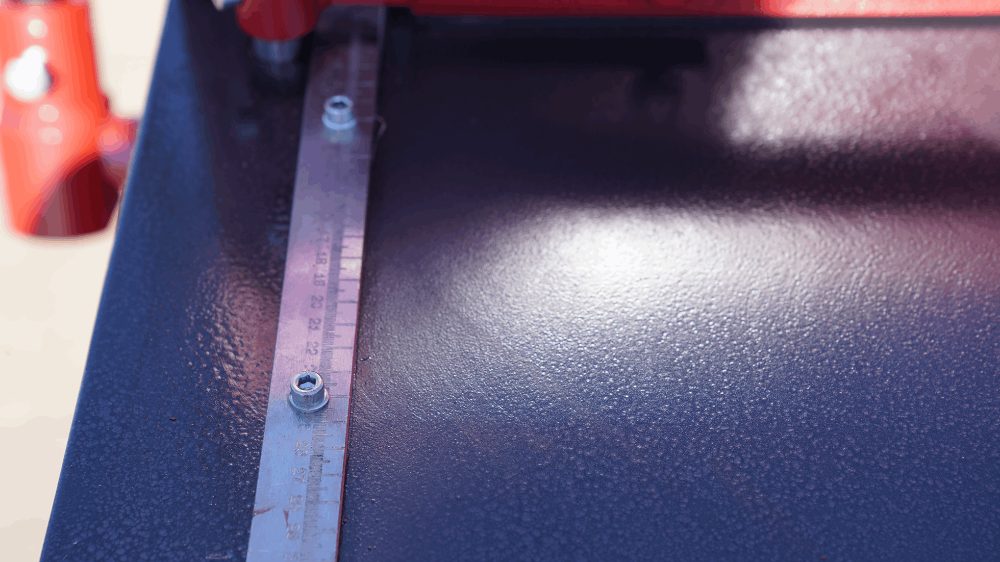 Tabulové nůžky na rezani plechu GLT 3050/1,25