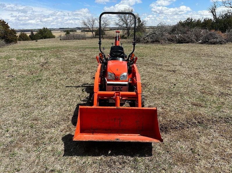 Traktor Kubota BX24D – nakladač a bagr, 3-bodový závěs, PTO