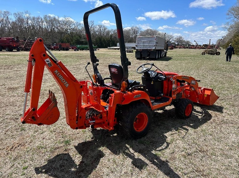 Traktor Kubota BX24D – nakladač a bagr, 3-bodový závěs, PTO