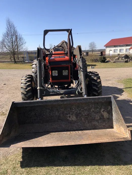 Traktor Zetor 4340 (1997) – 60 HP, originální nakladač