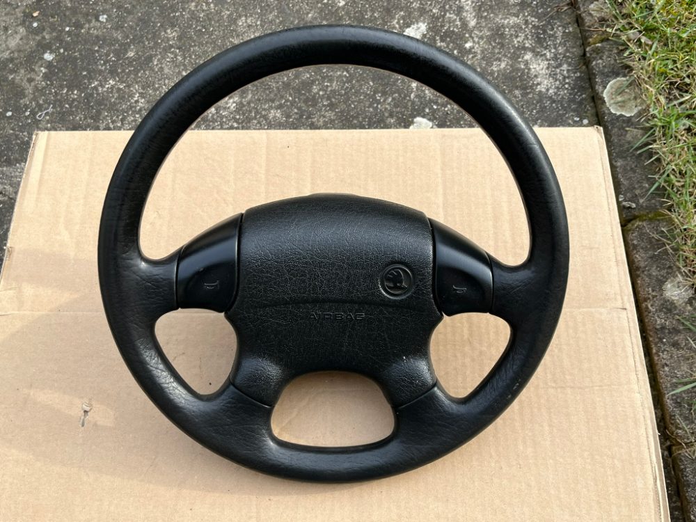 Čtyřramenný volant ŠKODA FELICIA s airbagem