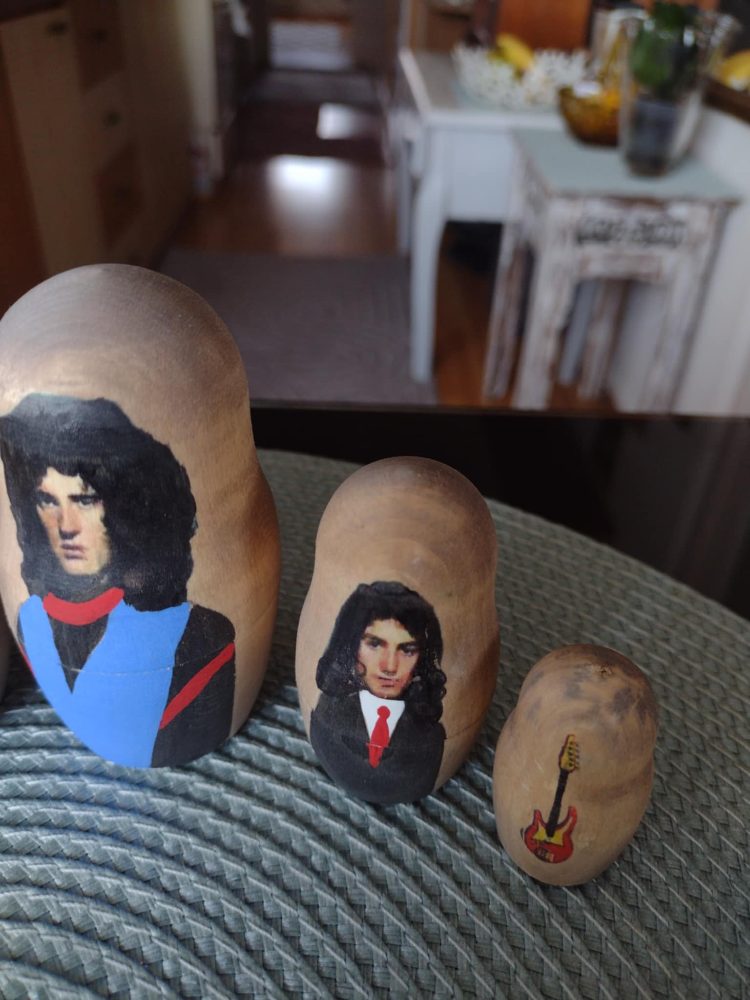 Matrjošky všech členů legendární skupiny Queen