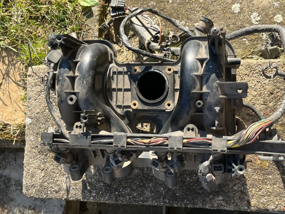 FELICIA 1.6 sací potrubí 032129711G AEE FELICIA 1.6 sací potrubí 032129711G AEE