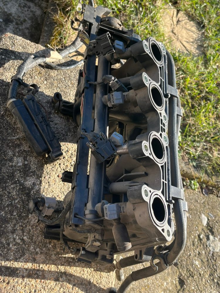 FELICIA 1.6 sací potrubí 032129711G AEE FELICIA 1.6 sací potrubí 032129711G AEE