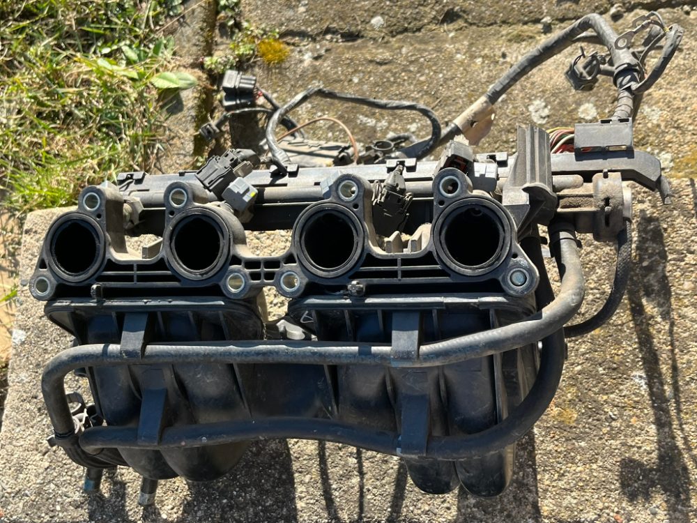 FELICIA 1.6 sací potrubí 032129711G AEE FELICIA 1.6 sací potrubí 032129711G AEE