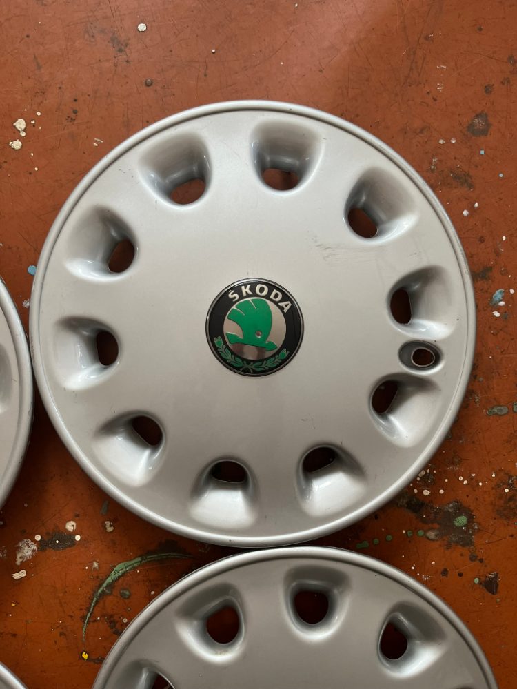 Poklice na ŠKODA FELICIA GLX - sada 4ks