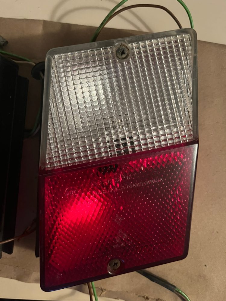 Zadní světla na ŠKODA FAVORIT FORMAN