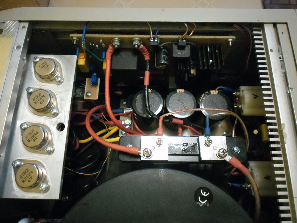 výkonový zdroj pro radiostanice